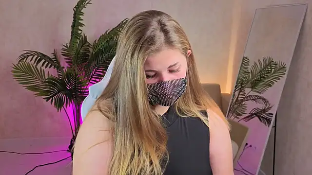 Scarlet Sinera online show from 23, 10, 2025