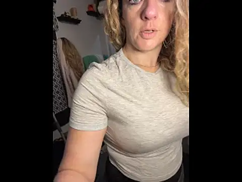 Snapshot of queenkelly1234 chatting on 23, 11, 2025 queenkelly1234 online show from 23, 11, 2025