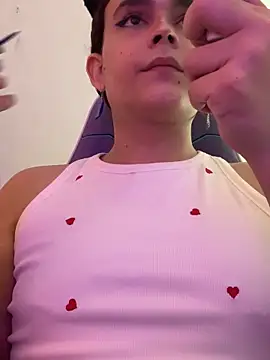 Snapshot of La-Gatiita-trans chatting on 27, 10, 2025 La-Gatiita-trans online show from 27, 10, 2025