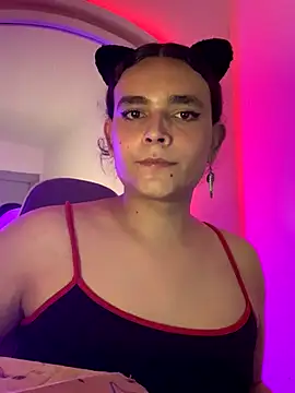 Snapshot of La-Gatiita-trans chatting on 11, 11, 2025 La-Gatiita-trans online show from 11, 11, 2025