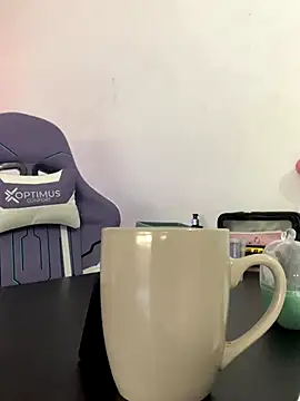 Snapshot of La-Gatiita-trans chatting on 15, 11, 2025 La-Gatiita-trans online show from 15, 11, 2025