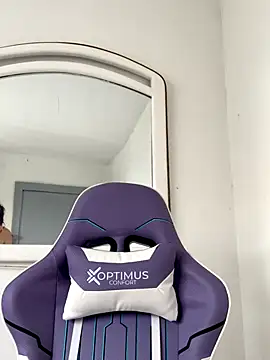 Snapshot of La-Gatiita-trans chatting on 29, 11, 2025 La-Gatiita-trans online show from 29, 11, 2025