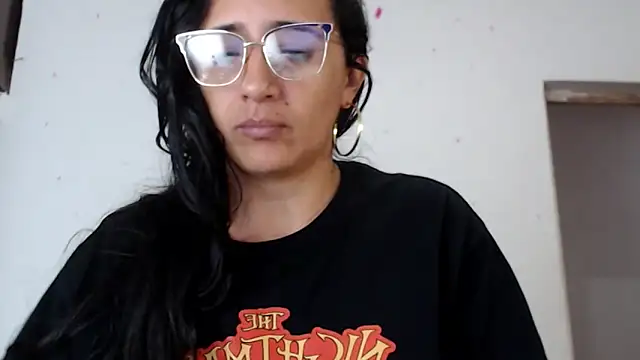 Lucyy Naugthy online show from 18, 12, 2025