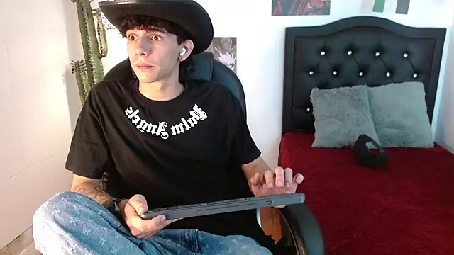 Snapshot of AmethystShadow17 chatting on 11, 7, 2026 AmethystShadow17 online show from 11, 7, 2026