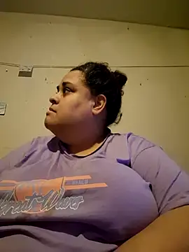 Snapshot of BigBusty_VoluptuousMilfX chatting on 15, 12, 2025 BigBusty VoluptuousMilfX online show from 15, 12, 2025