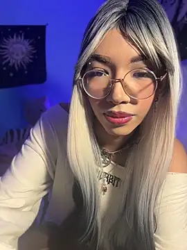 Cute Aleja online show from 17, 4, 2026