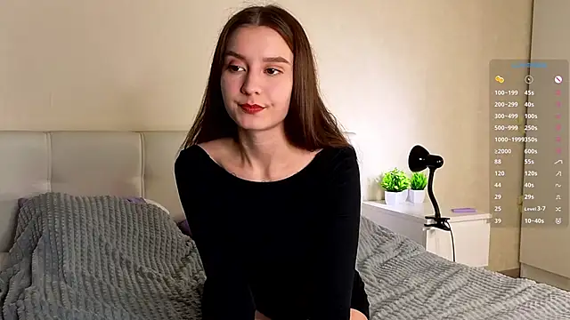 La L U N E online show from 15, 12, 2025