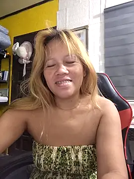 Snapshot of CockBiter83 chatting on 16, 4, 2026 CockBiter83 online show from 16, 4, 2026