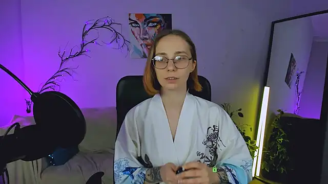 Snapshot of evalora_vei chatting on 18, 10, 2025 evalora vei online show from 18, 10, 2025