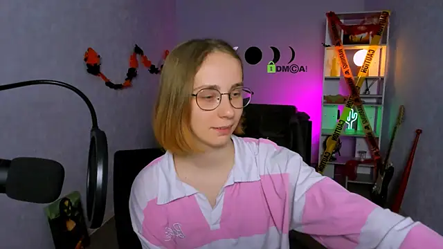 Snapshot of evalora_vei chatting on 27, 10, 2025 evalora vei online show from 27, 10, 2025