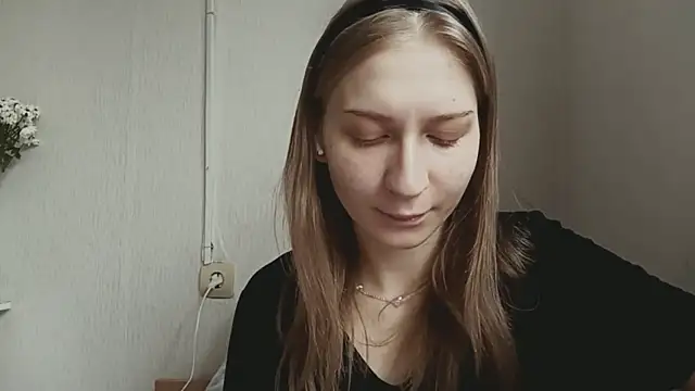 PetronilaReagen online show from 3, 12, 2025