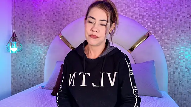 emmy rose25 online show from 22, 3, 2026