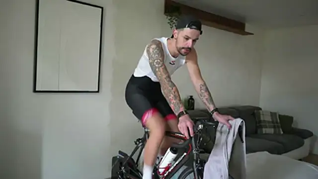 Snapshot of monsieurguitsxxx chatting on 6, 2, 2026 monsieurguitsxxx online show from 6, 2, 2026