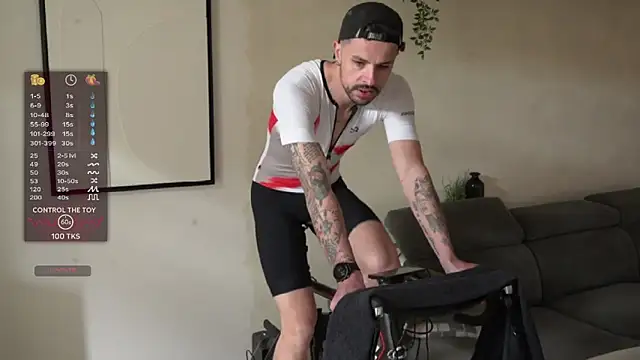 monsieurguitsxxx online show from 18, 4, 2026