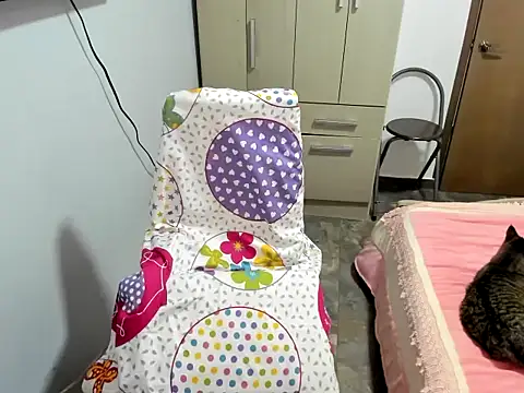  Emily vixen online show from 4, 12, 2025