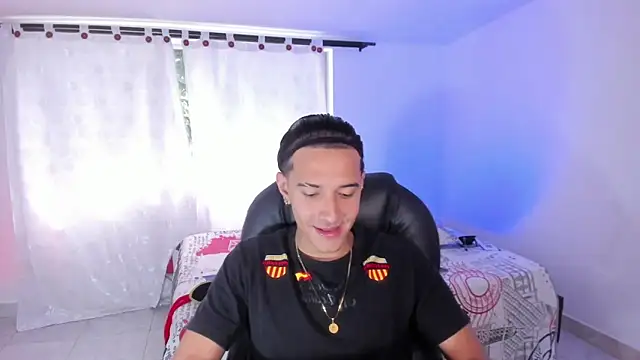 Snapshot of Hayden_Boy_ chatting on 21, 10, 2025 Hayden Boy online show from 21, 10, 2025