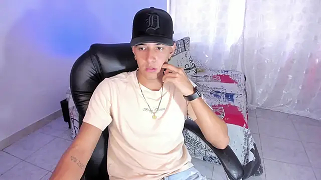 Snapshot of Hayden_Boy_ chatting on 22, 10, 2025 Hayden Boy online show from 22, 10, 2025