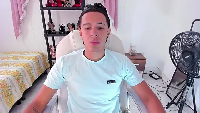 Snapshot of Hayden_Boy_ chatting on 1, 11, 2025 Hayden Boy online show from 1, 11, 2025