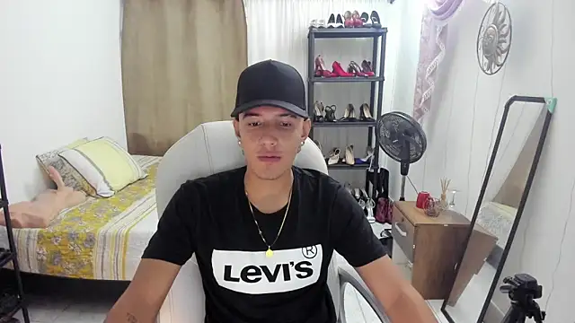 Snapshot of Hayden_Boy_ chatting on 3, 11, 2025 Hayden Boy online show from 3, 11, 2025