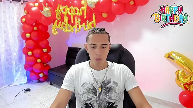 Snapshot of Hayden_Boy_ chatting on 13, 11, 2025 Hayden Boy online show from 13, 11, 2025