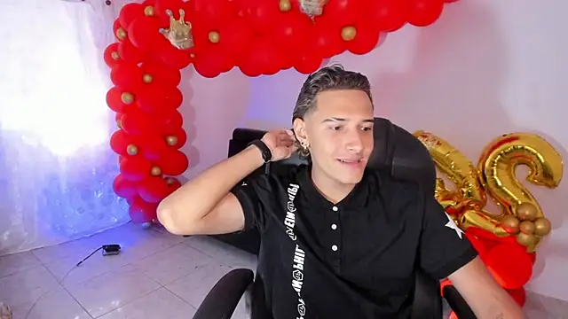 Snapshot of Hayden_Boy_ chatting on 22, 11, 2025 Hayden Boy online show from 22, 11, 2025