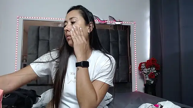 Salmma Milf online show from 26, 3, 2026