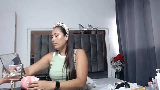 Salmma Milf online show from 17, 4, 2026