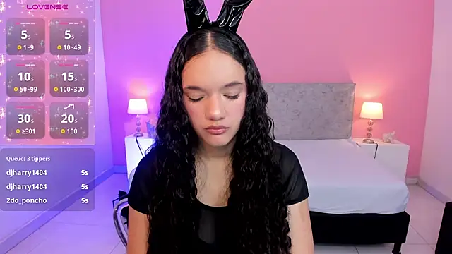 ZairaGlow online show from 17, 10, 2025