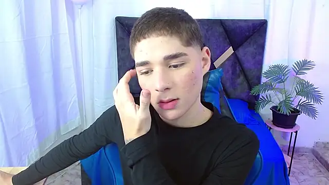 Snapshot of Mattass18 chatting on 25, 10, 2025 Mattass18 online show from 25, 10, 2025