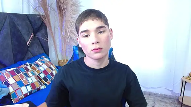 Snapshot of Mattass18 chatting on 11, 11, 2025 Mattass18 online show from 11, 11, 2025