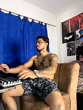 Snapshot of Kylian_Alessandro chatting on 20, 10, 2025 Kylian Alessandro online show from 20, 10, 2025