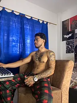 Snapshot of Kylian_Alessandro chatting on 21, 10, 2025 Kylian Alessandro online show from 21, 10, 2025