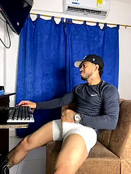 Snapshot of Kylian_Alessandro chatting on 2, 11, 2025 Kylian Alessandro online show from 2, 11, 2025