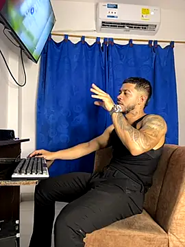 Snapshot of Kylian_Alessandro chatting on 15, 11, 2025 Kylian Alessandro online show from 15, 11, 2025