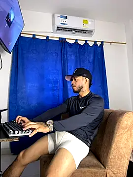 Snapshot of Kylian_Alessandro chatting on 21, 11, 2025 Kylian Alessandro online show from 21, 11, 2025