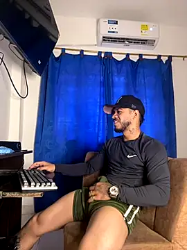 Snapshot of Kylian_Alessandro chatting on 22, 11, 2025 Kylian Alessandro online show from 22, 11, 2025