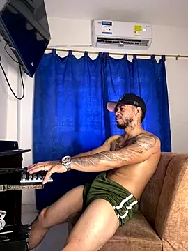 Snapshot of Kylian_Alessandro chatting on 23, 11, 2025 Kylian Alessandro online show from 23, 11, 2025