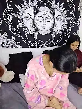 Snapshot of abby_n_emily chatting on 17, 7, 2026 abby n emily online show from 17, 7, 2026