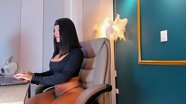 Rashel Frost  online show from 16, 3, 2026