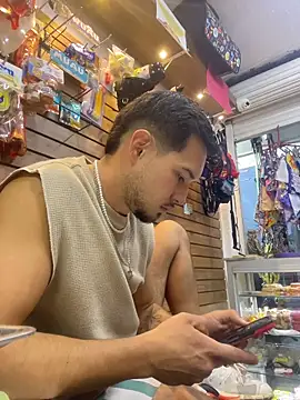 Snapshot of Leonardmoppet chatting on 8, 11, 2025 Leonardmoppet online show from 8, 11, 2025