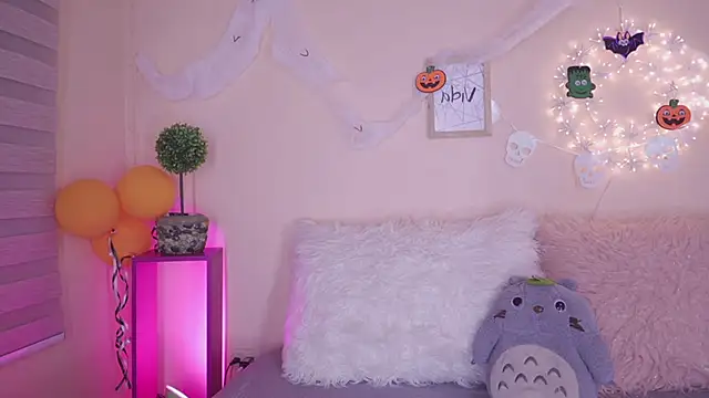 Meggie  online show from 27, 10, 2025