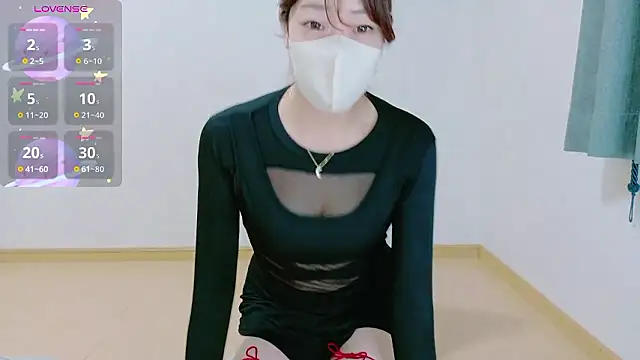 TSUKI circle online show from 2, 11, 2025