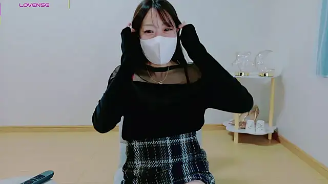 TSUKI circle online show from 18, 12, 2025