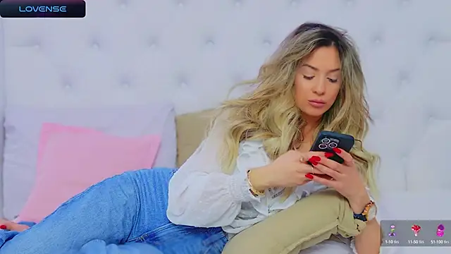 Snapshot of AriannaSins chatting on 21, 12, 2024 AriannaSins online show from 21, 12, 2024