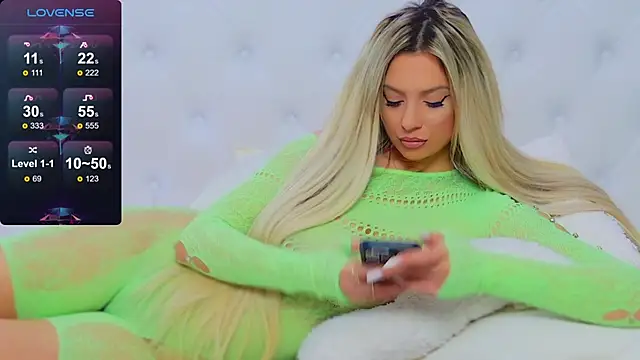 Snapshot of AriannaSins chatting on 3, 2, 2025 AriannaSins online show from 3, 2, 2025