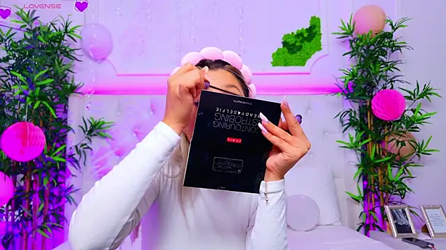 Snapshot of AriannaSins chatting on 17, 9, 2025 AriannaSins online show from 17, 9, 2025