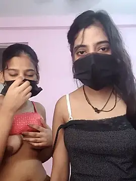 Snapshot of Hot-komaal chatting on 28, 10, 2025 Hot-komaal online show from 28, 10, 2025