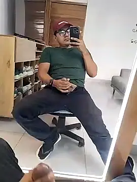 Snapshot of the_vein18 chatting on 5, 11, 2025 the vein18 online show from 5, 11, 2025