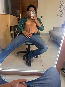 Snapshot of the_vein18 chatting on 15, 12, 2025 the vein18 online show from 15, 12, 2025