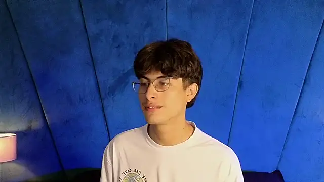 Aaron Eze online show from 4, 11, 2025